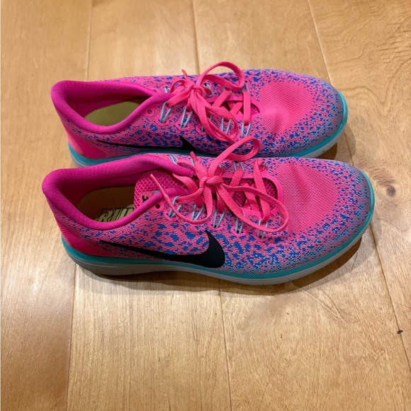 Nike Shoes - Nike Free Run sneakers shoes hot pink teal sz 8.5